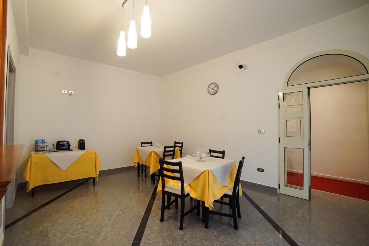 Central Home B&B Cosenza Eksteriør billede