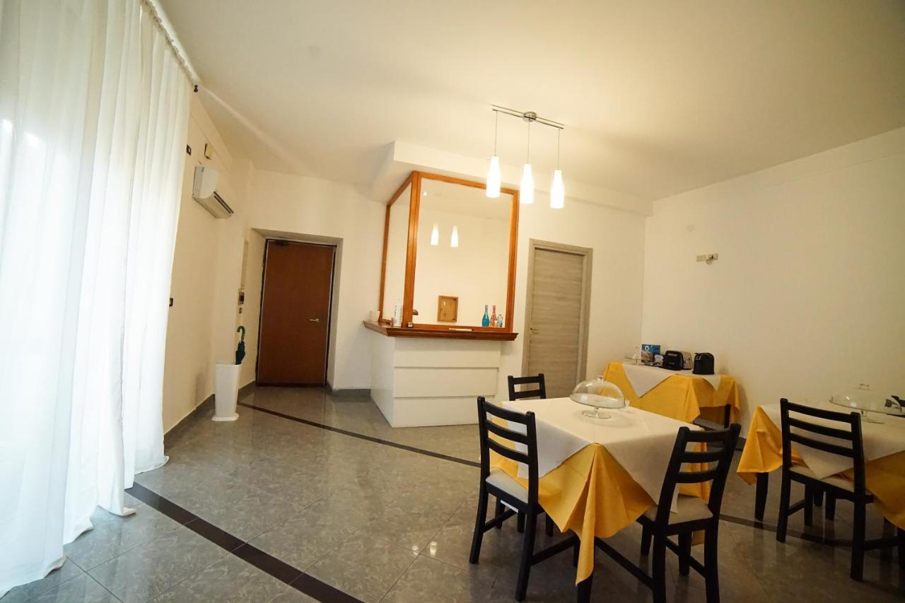 Central Home B&B Cosenza Eksteriør billede